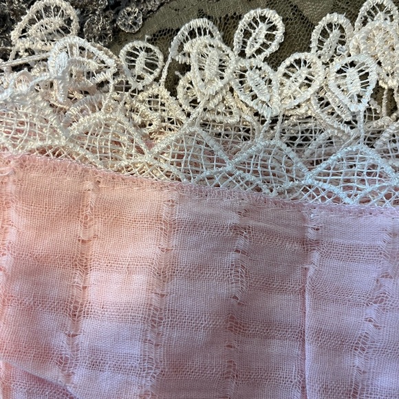 Bundle of two lace trimmed scarves - Picture 2 of 5